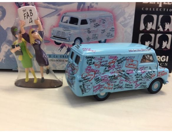 Corgi 05606 The Beatles Bedford Graffiti Van Scatola Scolorita Modellino