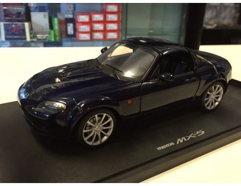Auto Art 75974 MAZDA MX-5 ROADSTER RETRACTABLE ROOF 2006  1:18 Modellino