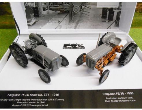 Universal Hobbies UH5206 SET OF FERGUSON TE20 & FE35 1:32 Modellino