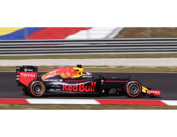 Spark Model S18251 RED BULL RB12 D.RICCIARDO 2016 N.3 WINNER MALAYSIAN GP 1:18 Modellino