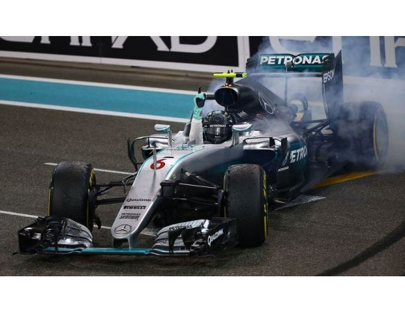 Spark Model S18250 MERCEDES F1 W07 N.ROSBERG 2016 N.6 2nd ABU DHABI GP W/FIGURINE 1:18 Modellino
