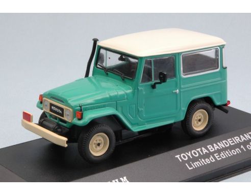 Triple 9 T9P-10011 TOYOTA BANDEIRANTE 1967 (LAND CRUISER FJ40) GREEN WITH WHITE ROOF 1:43 Modellino