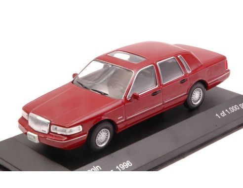 White Box WB133 LINCOLN TOWN CAR 1996 AMARANT RED 1:43 Modellino