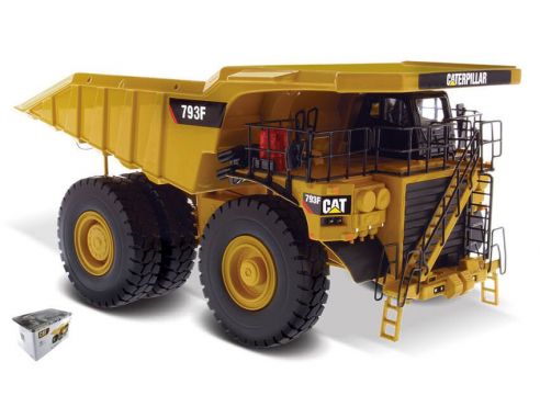Diecast Master DM85273 CAT 793 MINING TRUCK OFF-HIGHWAY TRUCK 1:50 Modellino