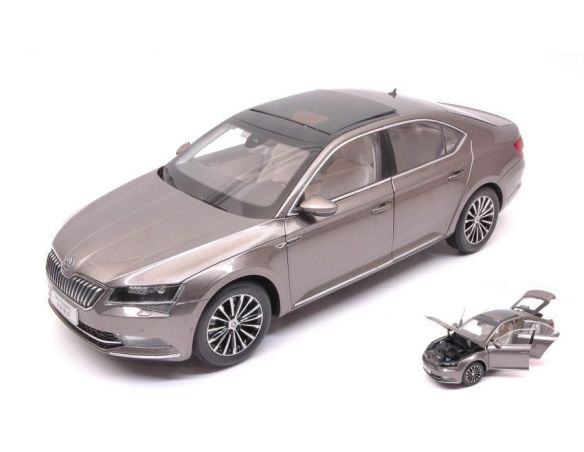 Abrex AB18035YO SKODA SUPERB III 2015 SILVERGUN 1:18 Modellino