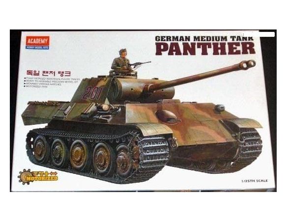 ACADEMY 1329 GERMAN MEDIUM TANK PANTHER 1:25 Kit Modellino