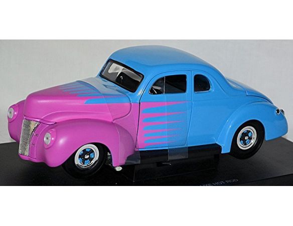 Universal Hobbies UH3805 FORD DELUXE HOT ROD 1940 1:18 Modellino