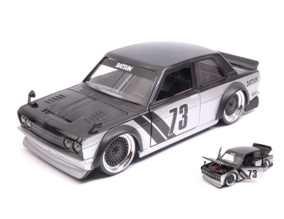 Jada JADA99095 DATSUN 510 1973 WIDEBODY N.73 SILVER/BLACK JDM TUNERS 1:24 Modellino