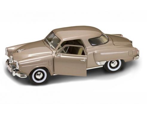 LUCKY DIE CAST LDC92478GT STUDEBAKER CHAMPION 1950 GOLD TERRESTRIAL 1:18 Modellino