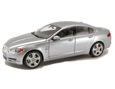 Welly WE1937 JAGUAR XF 2008 SILVER 1:24 Modellino
