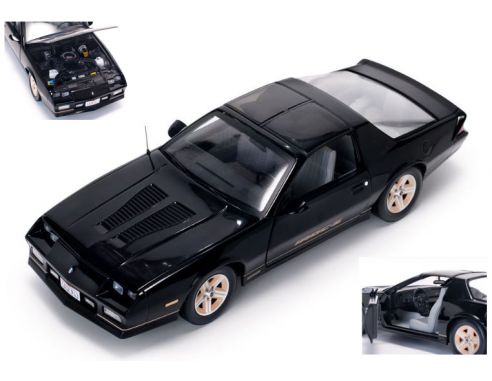 SunStar SS1943 CHEVROLET CAMARO IROC-Z 1985 BLACK 1:18 Modellino
