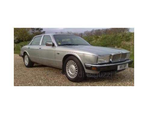 Neo Scale Models NEO49559 JAGUAR XJ40 SOVEREIGN 1990 SILVER 1:43 Modellino
