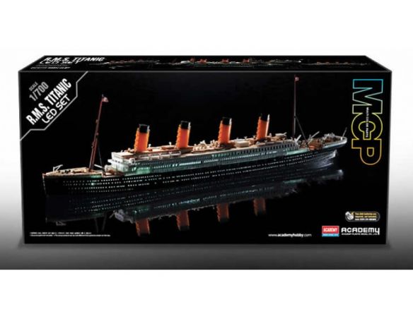 Accademy ACD14220 RSM TITANIC + LED SET STATIC MODEL 1:700 Modellino