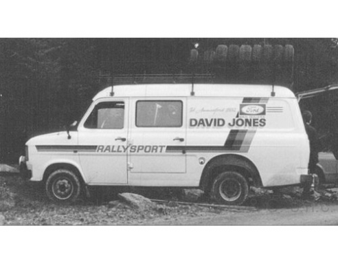 Ixo model RAC272X FORD TRANSIT MKII 1979 DAVID JONES RALLYSPORT ASSISTANCE 1:43 Modellino