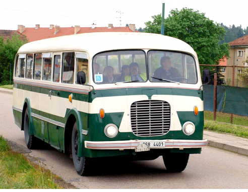 IXO MODEL BUS019 SKODA 706 RO GREEN/WHITE 1:43 Modellino