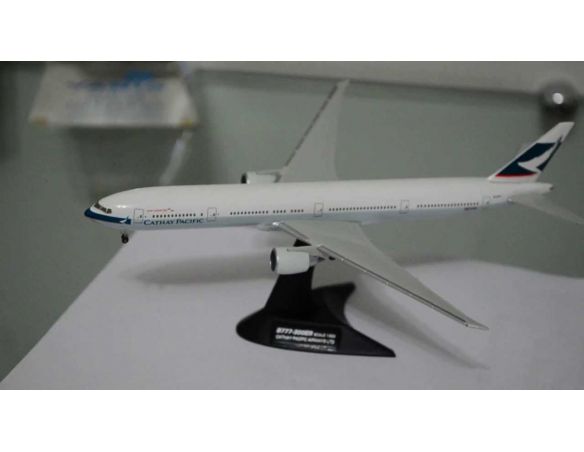 HERPA AEREO 560337 CATHAY PACIFIC B747-400 PW ENGINE 1/500 Modellino