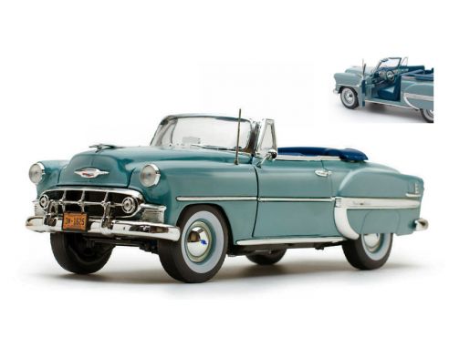 SunStar SS1625 CHEVROLET BEL AIR CONVERTIBLE 1953 LIGHT BLUE 1:18 Modellino