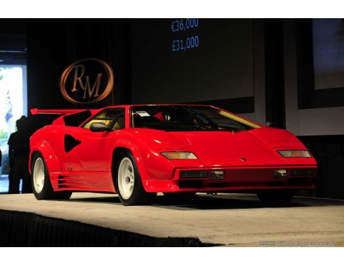 Ixo model GTS80031 LAMBORGHINI COUNTACH LP500 QV + SHOWCASE BOX SIVIGLIA RED 1:8 Modellino
