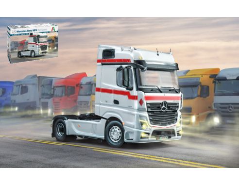 Italeri IT3948 MERCEDES MP4 BIG SPACE KIT 1:24 Modellino