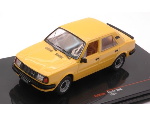 Ixo model CLC323N SKODA 120L 1983 YELLOW 1:43 Modellino
