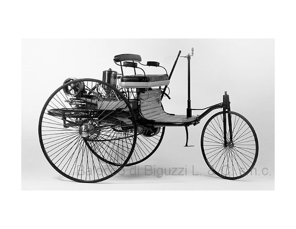 Ixo model CLC331N MERCEDES PATENT MOTLR CAR 1886 BLACK/RED 1:43 Modellino