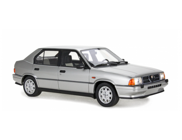 LAUDO RACING LM124A1 ALFA 33 1.5 Q.V. 1984 SILVER 1:18 Modellino