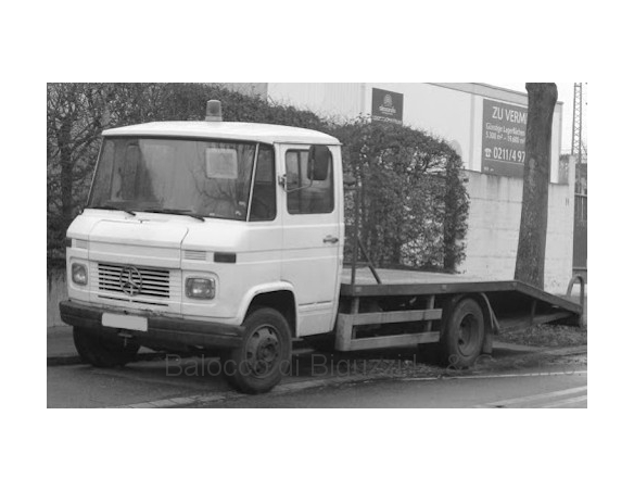 IXO MODEL CLC336N MERCEDES L 608 D TOWING AUTOMOBILE 1980 WHITE 1:43 Modellino
