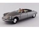 RIO RI4630 CITROEN DS 19 1961 JUST MARRIED WITH THE TWO SPOUSES 1:43 Modellino
