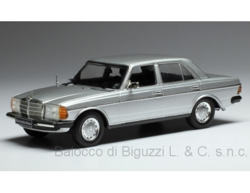 IXO MODEL CLC340N MERCEDES 200 D (W123) SILVER 1:43 Modellino
