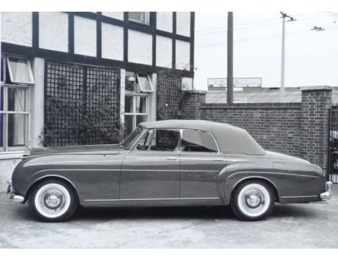 MATRIX SCALE MODELS MX41705-032 ROLLS-ROYCE SILVER CLOUD H.J.MULL.4 DOOR CABRIO CLOSED 1962 GREEN 1:43 Modellino