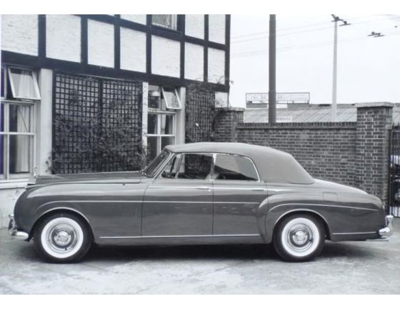 MATRIX SCALE MODELS MX41705-032 ROLLS-ROYCE SILVER CLOUD H.J.MULL.4 DOOR CABRIO CLOSED 1962 GREEN 1:43 Modellino