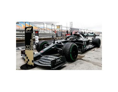SPARK MODEL S6488 MERCEDES F1 W11 LEWIS HAMILTON 2020 N.44 WORLD CHAMPION EDITION W/PIT B. Modellino