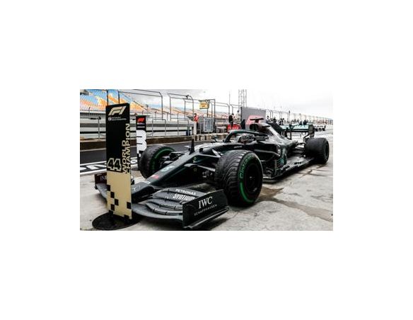 SPARK MODEL S6488 MERCEDES F1 W11 LEWIS HAMILTON 2020 N.44 WORLD CHAMPION EDITION W/PIT B. Modellino