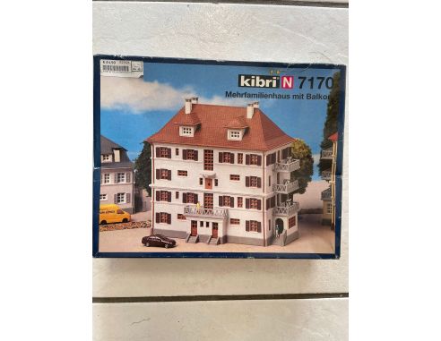 Kibri 7170 Palazzo di Città con Balcone Modellismo SCATOLA ROVINATA