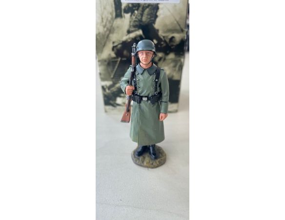 King & Country WS094 Soldato della Wehmacht di Guardia con Cappotto SCATOLA ROVINATA