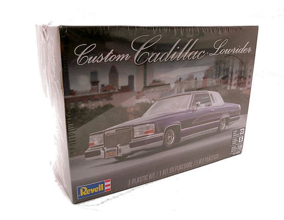 REVELL RV14438 CUSTOM CADILLAC LOWRIDER KIT 1:25 Modellino