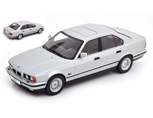MODELCARGROUP MCG18158 BMW 5er (E34) SILVER 1:18 Modellino