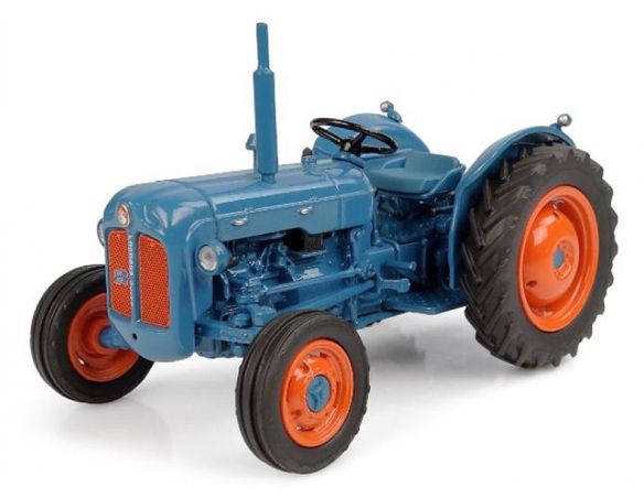 UNIVERSAL HOBBIES UH6272 FORDSON DEXTA 1958 1:32 Modellino