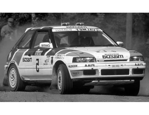 IXO MODEL RAC358A MAZDA 323 GTX N.5 1000 LAKES RALLY 1990 W/NIGHT LIGHTS SALON./SILAN.1:43 Modellino