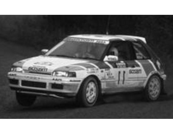 IXO MODEL RAC358B MAZDA 323 GTX N.11 1000 LAKES RALLY 1990 W/NIGHT LIGHTS MIKK./HERTZ 1:43 Modellino