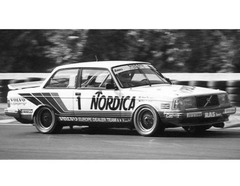 IXO MODEL GTM154LQ VOLVO 240 N.1 ETCC BRUNN 1986 CECOTTO/OLOFSSON 1:43 Modellino