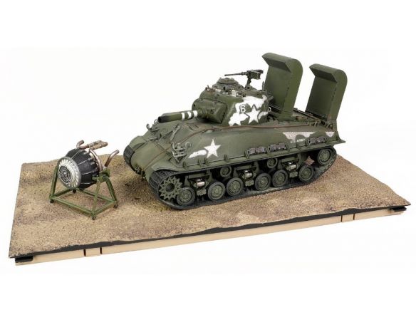 FORCES OF VALOR FOR912102A SHERMAN M4A3 (105) HVSS U.S.MEDIUM TANK 1945 1:32 Modellino