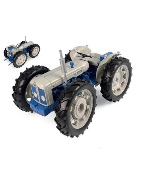 UNIVERSAL HOBBIES UH2781 TRATTORE FORD COUNTY SUPER 4 1:16 Modellino