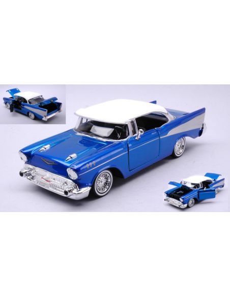 MOTORMAX MTM79030B CHEVROLET BEL AIR GET LOW SERIES W/VISOR 1957 CANDY BLUE/WHITE 1:24 Modellino