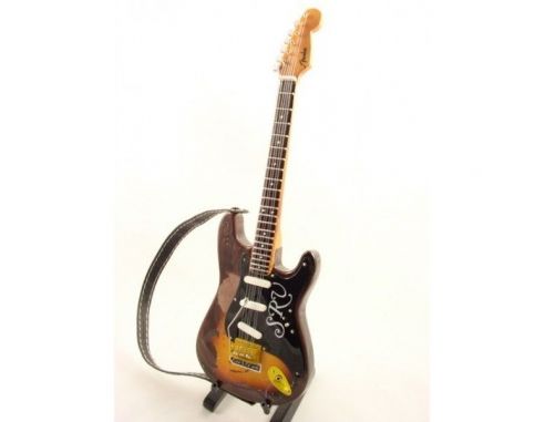 Music Legend 22202 FENDER STRATOCASTER TRIBUTE STEVE Modellino