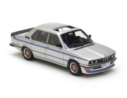 Neo Scale Models NEO43471 BMW M 535i E12 1978 SILVER W/STRIPES 1:43 Auto Stradali