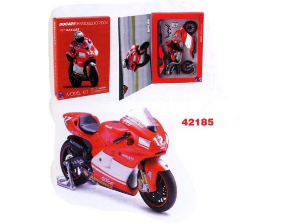 New Ray NY42185 DUCATI T.BAYLISS 2004 KIT 1:12 Modellino