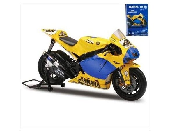 New Ray 42485 YAMAHA YZR-M1'06 ROSSI n.46 1/12 KIT Modellino