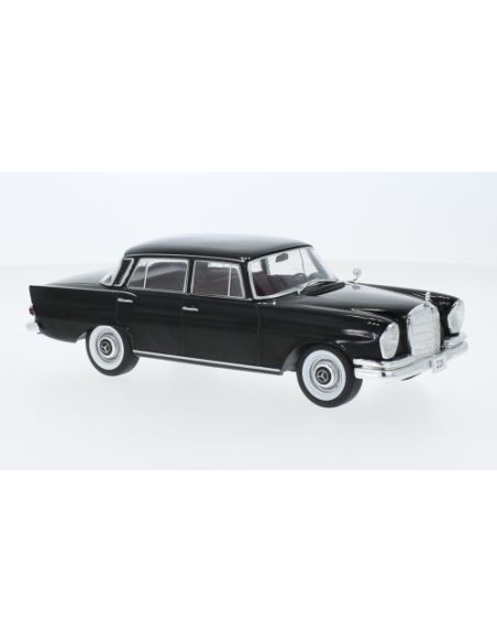 WHITEBOX WB124210 MERCEDES 220 (W111) 1959 BLACK 1:24 Modellino